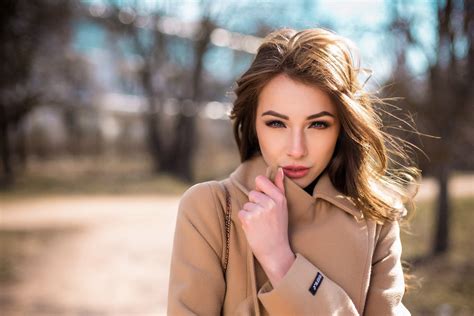 face, women outdoors, women, model, portrait, depth of field, long hair