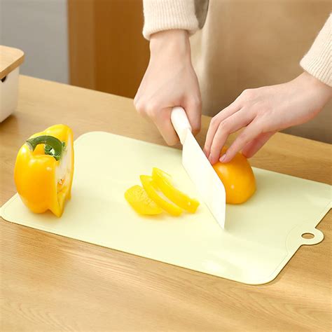 CasaChic Plastic Non-Slip Cutting Board with Garlic Grinder, Wear