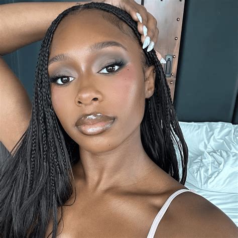 20 Stylish Pull-Through Braid Trends to Try in 2024 10