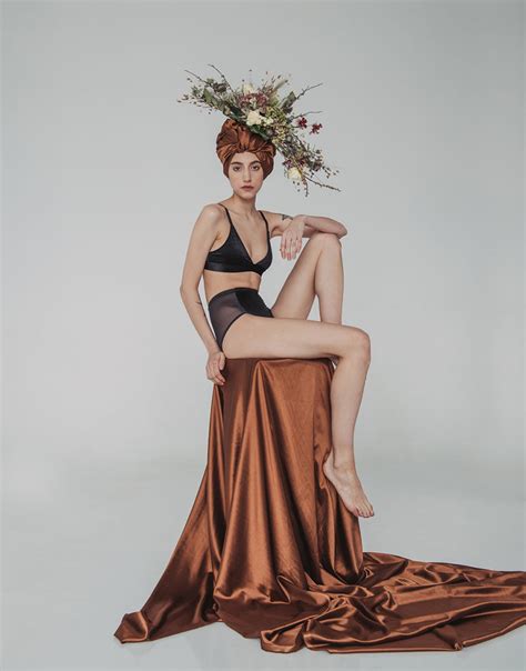Сутиени: Сутиен Elodie кадифе