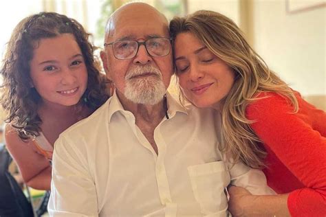 Quem É O Pai Da Filha De Letícia Spiller - Leticia Spiller e a filha mais nova inovam no visual e recebem elogios ...