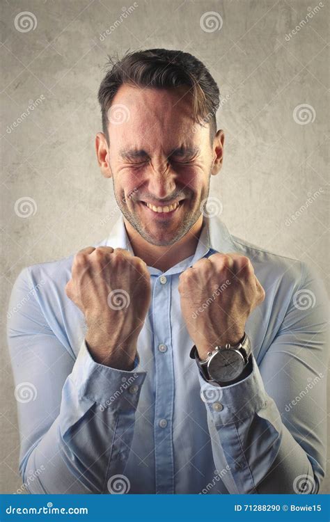 Uomo felice fotografia stock. Immagine di faccia, felicità - 71288290