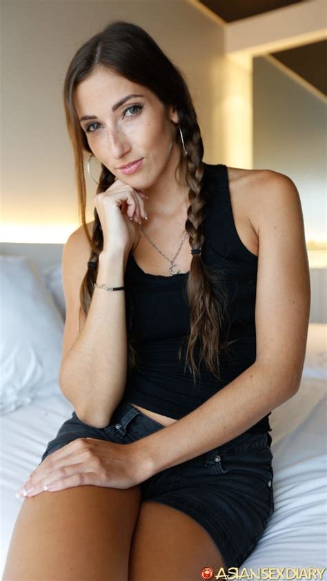 Clea Gaultier Pics - Wallpics.Net - Wallpapers, Photos, Pictures ...