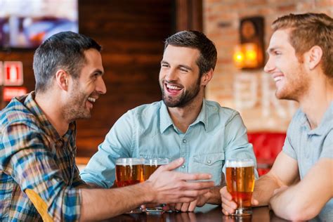 Por salud, ellos necesitan salir con amigos dos veces por semana ...