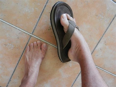 Foot inversion treatment and observation in athletes