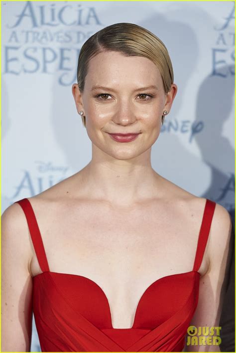 Full Sized Photo of mia wasikowska brings alice through the looking ...