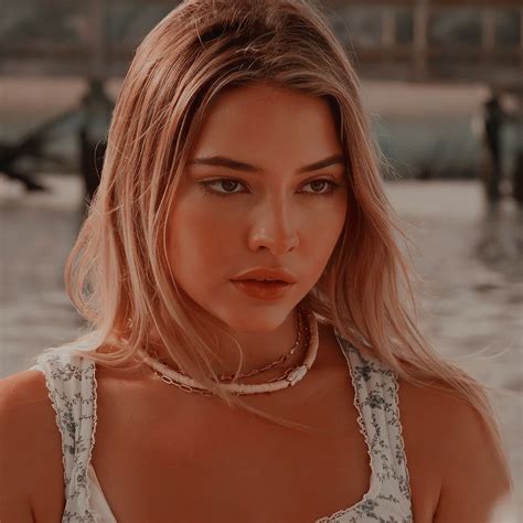 Madelyn Cline Outer Banks Icon | Girl celebrities, Banks icon, Addison ...