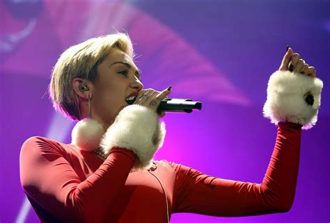 Miley Cyrus Cameltoe Pics