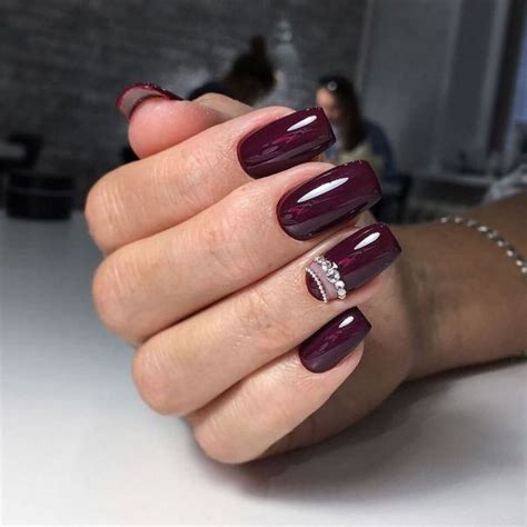 Бордовый маникюр 2020 - бордовые ногти фото и идеи - 20Nails