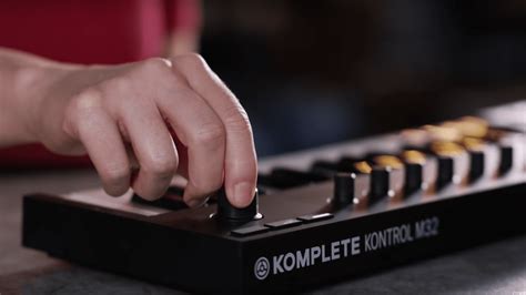 Native Instruments KOMPLETE KONTROL M32 - All Things Gear