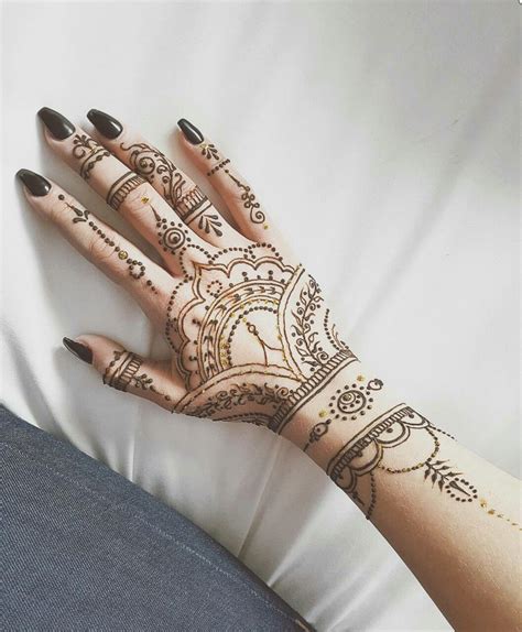 TRIBAL HENNA: Photo