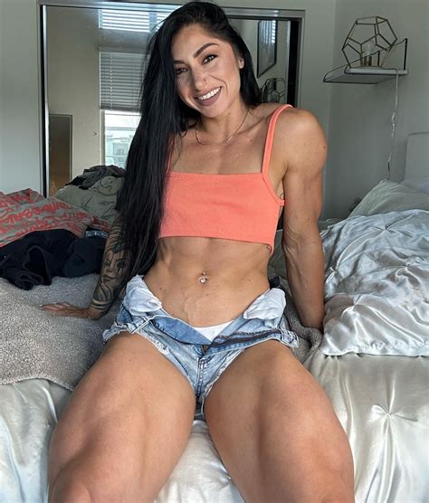 Nathalie Nichols : r/musclegirlsflexing