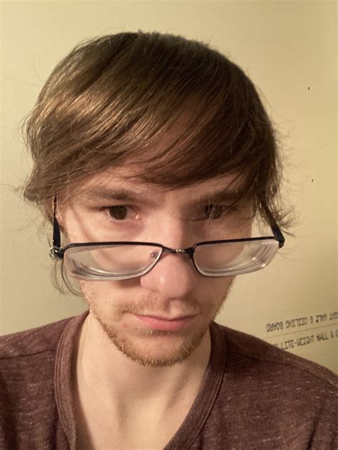 24 M, A real person in a subreddit full of OnlyFans models : r