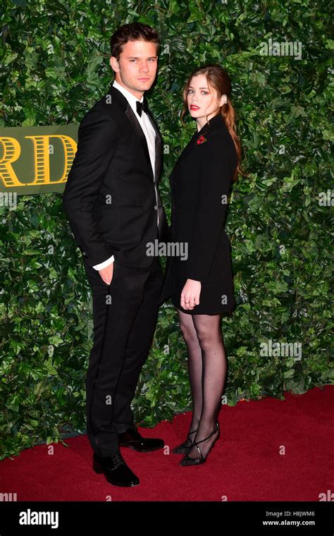 ¿Cuánto mide Charlotte Hope? - Real height