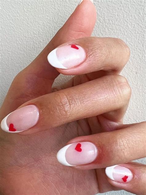 8 Delicate Nail Designs We Want on Our Nails Right now | Who What Wear
