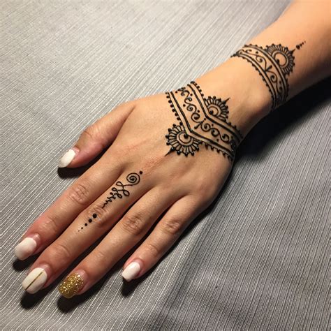 henna design simple for hands 12