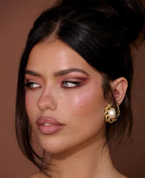 Crystal Bellotti - Que Models