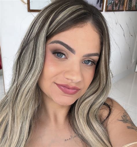 Débora Paixão - Débora Paixão added a new photo.