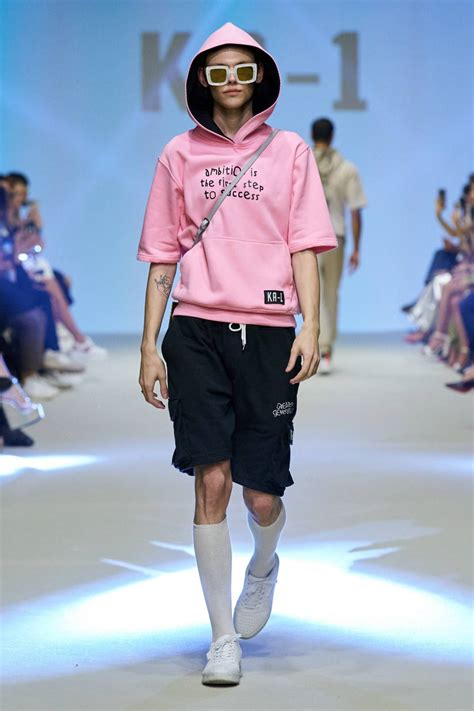 Male Fashion Trends — (vía KA1 redefine el estilo sport para viajar con...