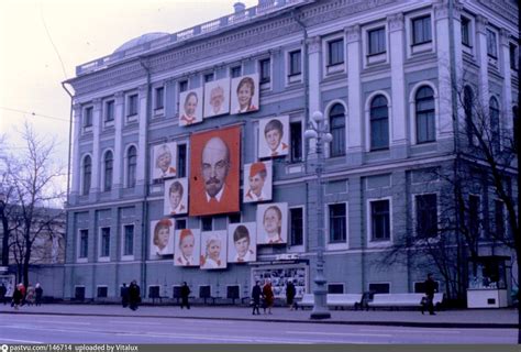 Дворец пионеров перед 1 мая