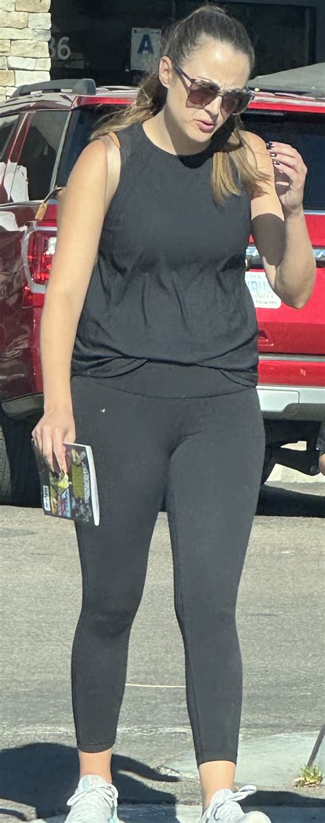 Gorgeous fit milf with a great ass in leggings - Spandex, Leggings
