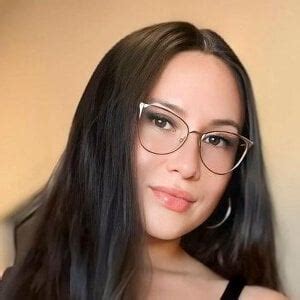 Kimberly Sanchez (Instagram Star) - Age, Bio, Family | Famous Birthdays