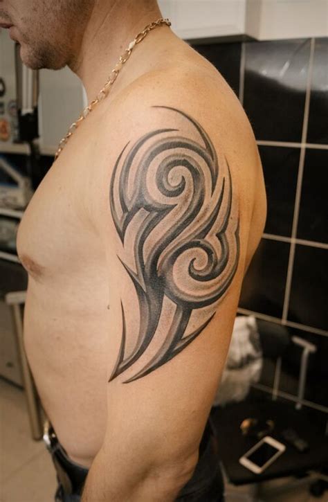 Татуировка Трайбл - фото салона Tattoo Times, узнай цену на сайте.