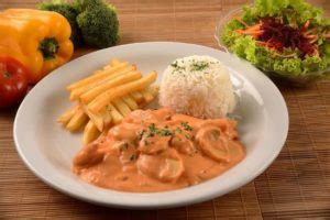 Strogonoff de frango para 60 convidados. – Segredos da Vovó