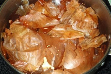 ЛУКОВАЯ ШЕЛУХА При сушке и чистке лука остается много шелухи. Я ее ...