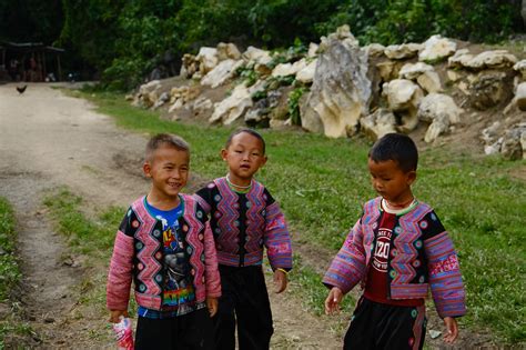 Có gì ở 'làng nguyên thủy' - nơi người H'Mông trốn thế giới?