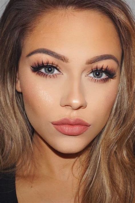 Elegant Natural Makeup Looks for Stunning Brown Eyes - Hunter Games Magazine