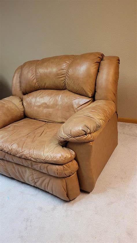 Oversized Leather Recliner | EstateSales.org