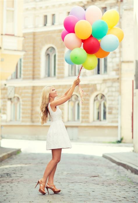 Девушка с шарами — Girl with balloons