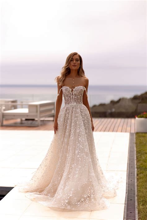 wedding dress fleur | Wedding gowns, New wedding dresses, Dream wedding
