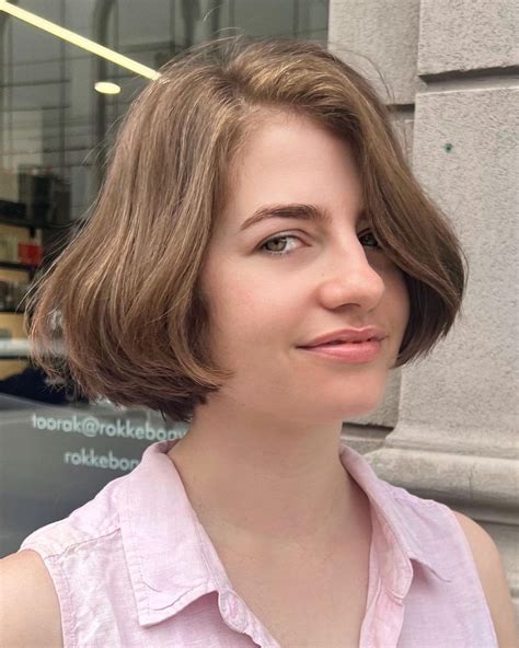 short layered bob  trending