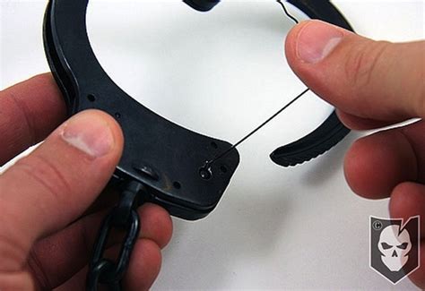 how to open a padlock with a bobby pin