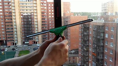 Как помыть окна на балконе снаружи на высоком этаже и избавиться от плесени