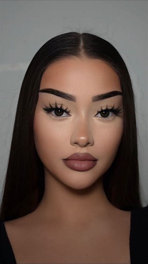 Isa | Latina Makeup 🫶🏼🫶🏼 using @NovaBeauty lip liner in brown 02