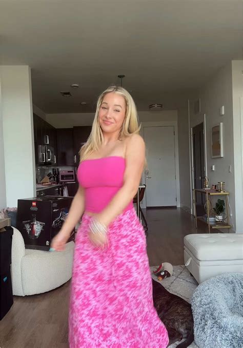 ash :) (@ashleyylreyy) - Urlebird