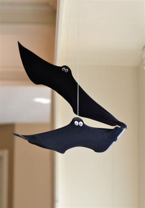 DIY Halloween Bat Decorations | Halloween bats diy, Diy halloween bat ...