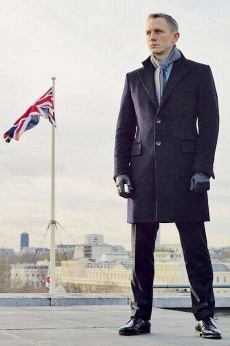 Men's Overcoats: What to Look For | James bond style, James bond ...