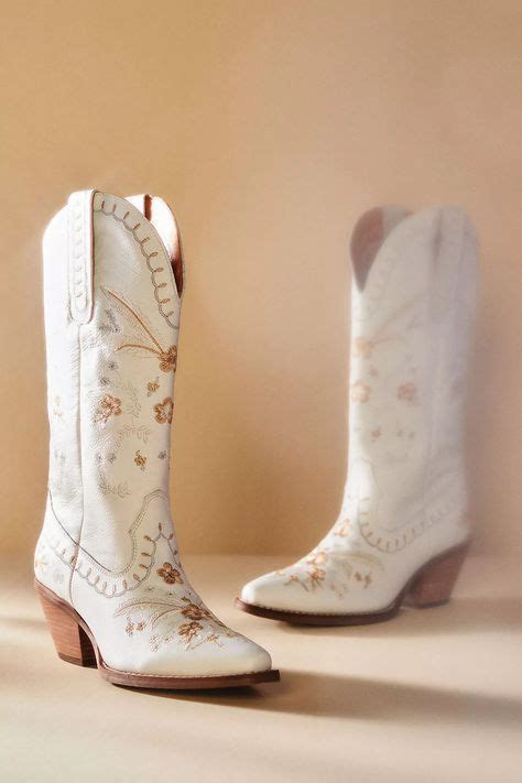White Cowgirl Boots Outfit