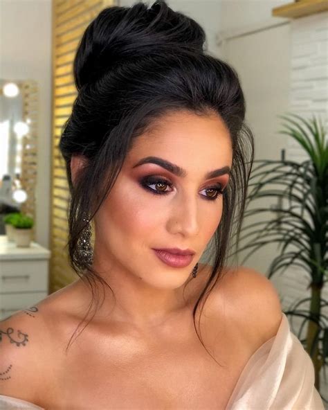 Penteados Para Usar Com Vestido Ombro A Ombro - Penteado Para Vestido De Um Ombro Só: 7 Inspirações para Brilhar em ...