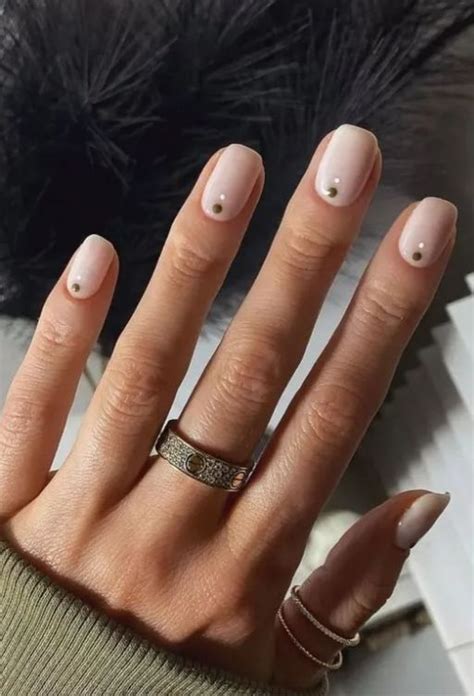 Минималистический маникюр для коротких ногтей | Work nails, Trendy ...