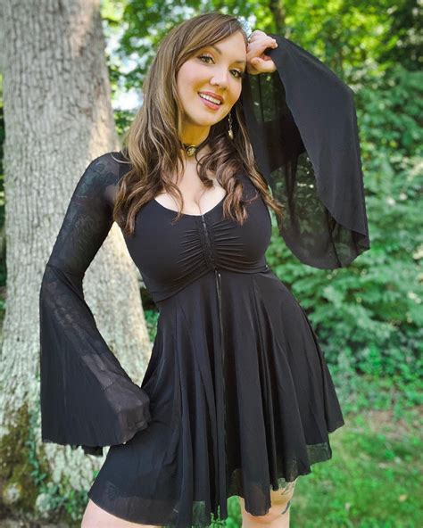 TW Pornstars - Erica Fett. Twitter. New dress, felt cute . 9:58 PM - 30