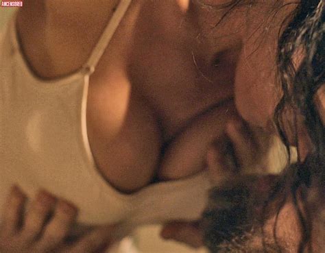 Emmanuelle Chriqui Nue dans Hospitality