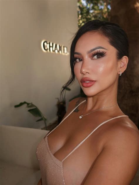 Ashley Vee