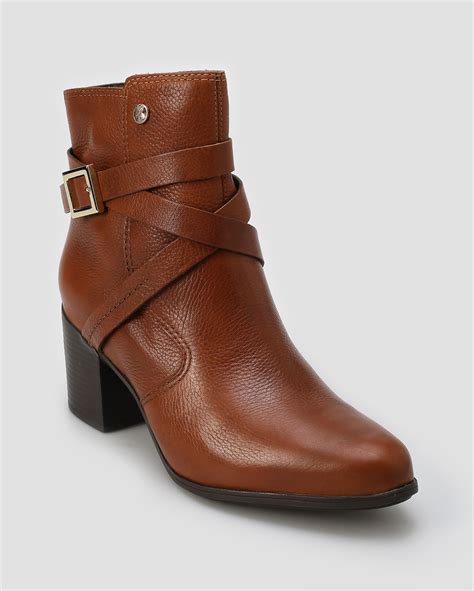 Bota Bico Fino Cano Curto - Riachuelo | Bota feminina cano curto bico fino com tiras marrom | Bottero