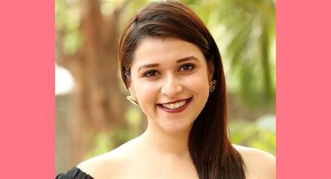 mannara chopra biography age family career wiki big boss  net