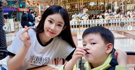 지연수, 아들 민수와 놀이공원 데이트..사진은 '일라이'가 찍어줬나?